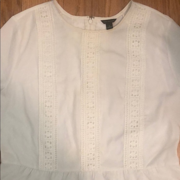 White blouse - Picture 2 of 3